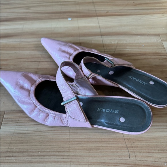 Leather pink kitten heel shoes - Picture 4 of 4